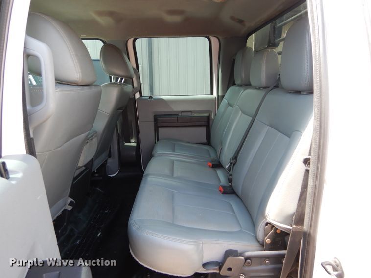 image for item GK9105 2013 Ford F350 Super Duty  Crew Cab flatbed pickup truck