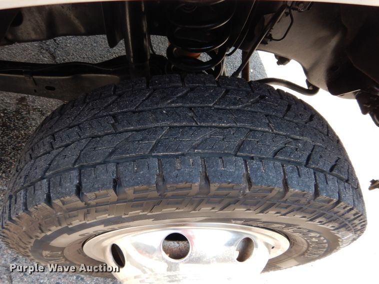 image for item GK9105 2013 Ford F350 Super Duty  Crew Cab flatbed pickup truck