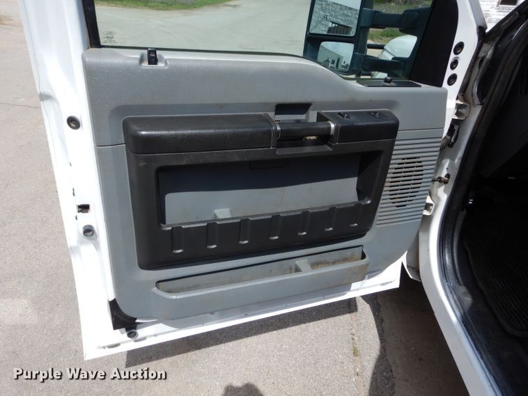 image for item GK9129 2014 Ford F250 Super Duty  SuperCab flatbed pickup truck