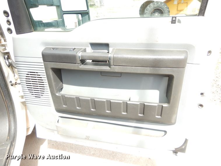 image for item GK9129 2014 Ford F250 Super Duty  SuperCab flatbed pickup truck