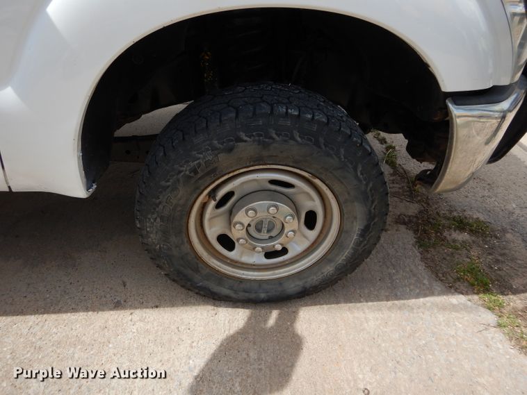 image for item GK9129 2014 Ford F250 Super Duty  SuperCab flatbed pickup truck