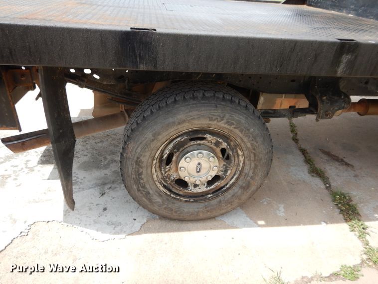 image for item GK9129 2014 Ford F250 Super Duty  SuperCab flatbed pickup truck