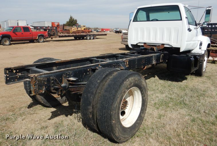 image for item GO9106 1997 Chevrolet C6500 truck cab and chassis