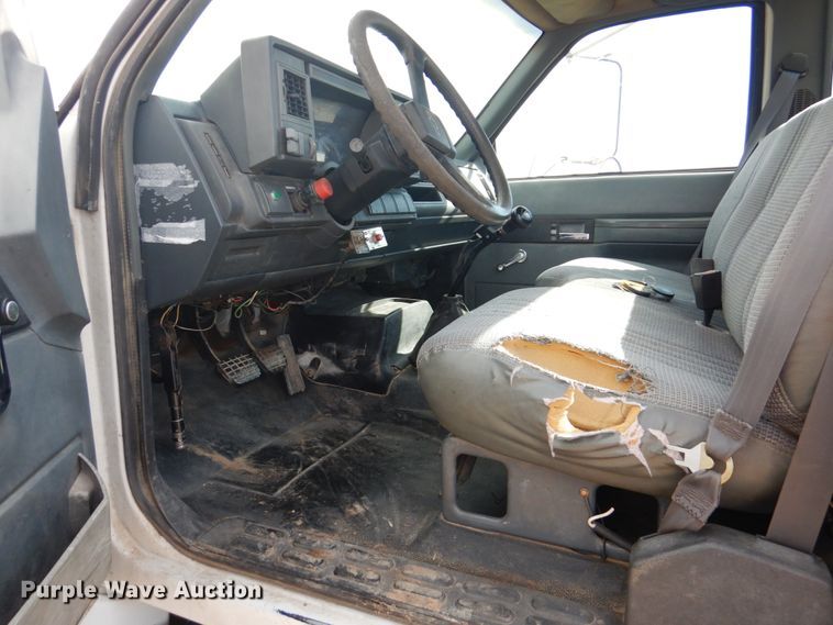 image for item GO9106 1997 Chevrolet C6500 truck cab and chassis