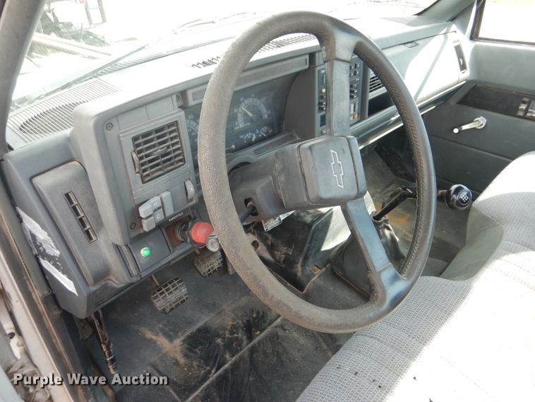 image for item GO9106 1997 Chevrolet C6500 truck cab and chassis