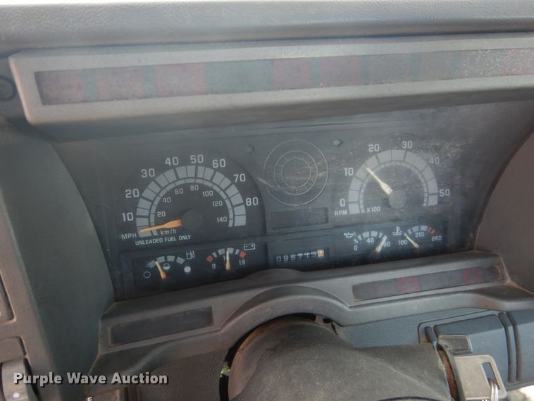 image for item GO9106 1997 Chevrolet C6500 truck cab and chassis