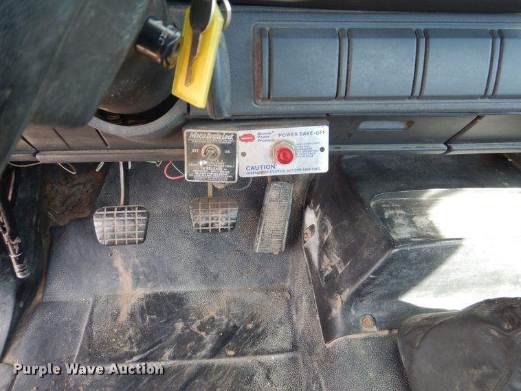 image for item GO9106 1997 Chevrolet C6500 truck cab and chassis