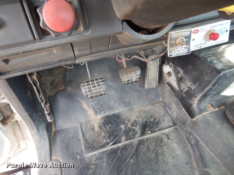 image for item GO9106 1997 Chevrolet C6500 truck cab and chassis