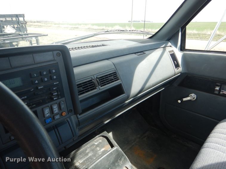 image for item GO9106 1997 Chevrolet C6500 truck cab and chassis