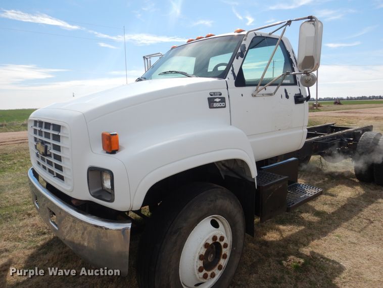 image for item GO9106 1997 Chevrolet C6500 truck cab and chassis