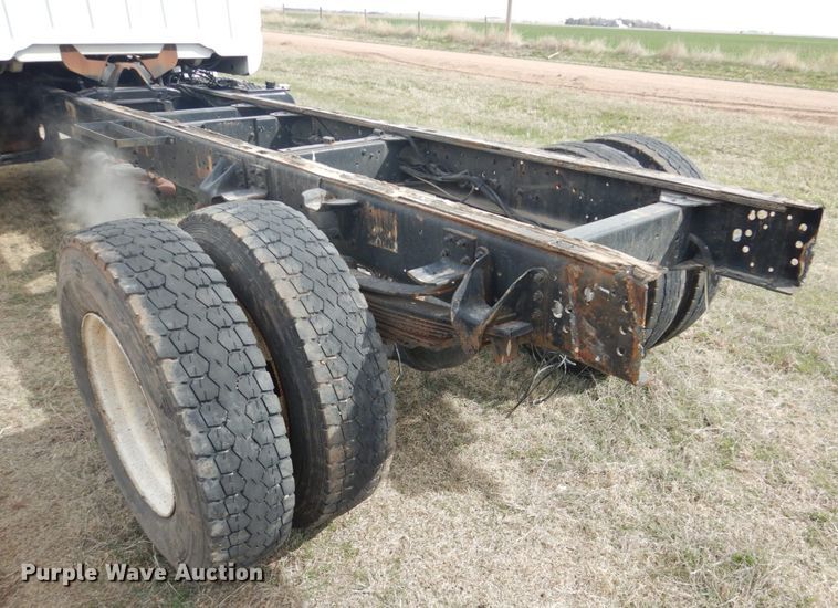 image for item GO9106 1997 Chevrolet C6500 truck cab and chassis