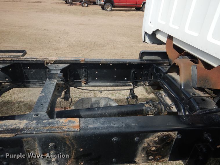 image for item GO9106 1997 Chevrolet C6500 truck cab and chassis