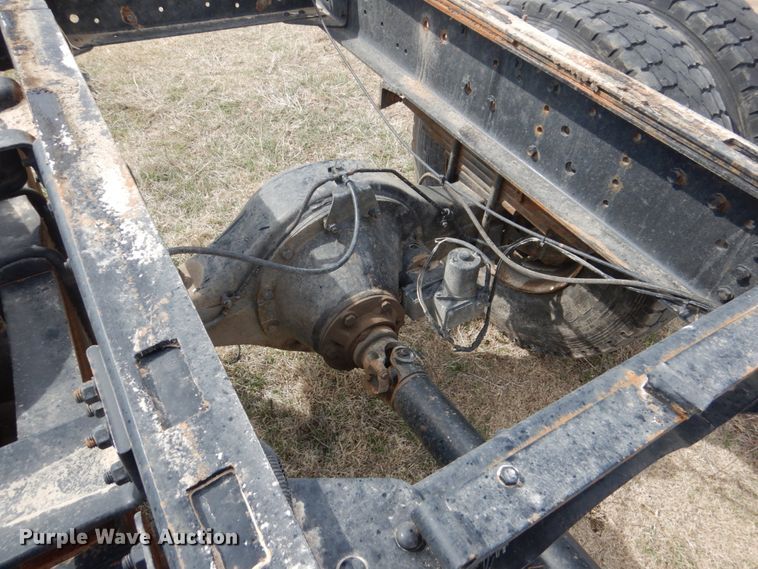 image for item GO9106 1997 Chevrolet C6500 truck cab and chassis