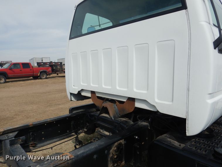 image for item GO9106 1997 Chevrolet C6500 truck cab and chassis