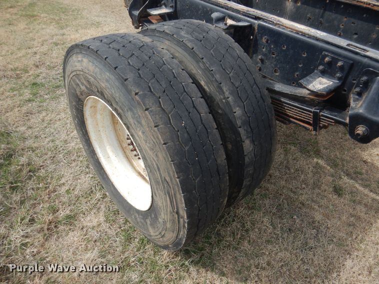 image for item GO9106 1997 Chevrolet C6500 truck cab and chassis