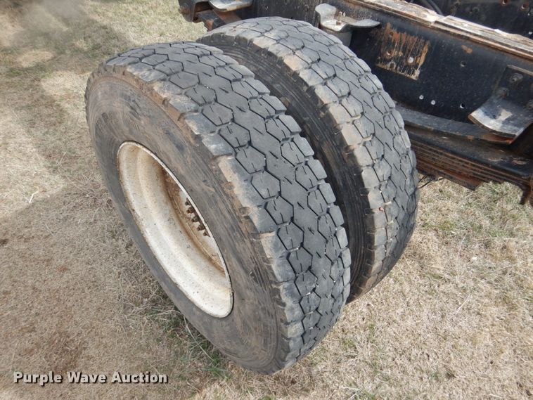 image for item GO9106 1997 Chevrolet C6500 truck cab and chassis