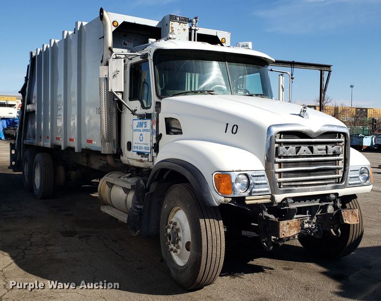 image for item GO9254 2004 Mack Granite refuse truck
