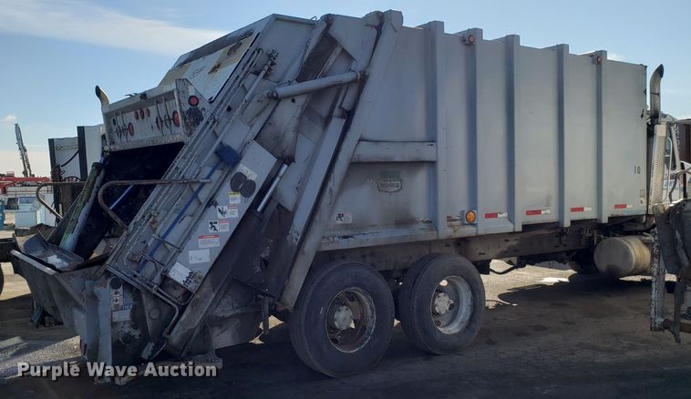 image for item GO9254 2004 Mack Granite refuse truck