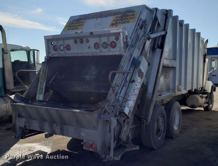 image for item GO9254 2004 Mack Granite refuse truck