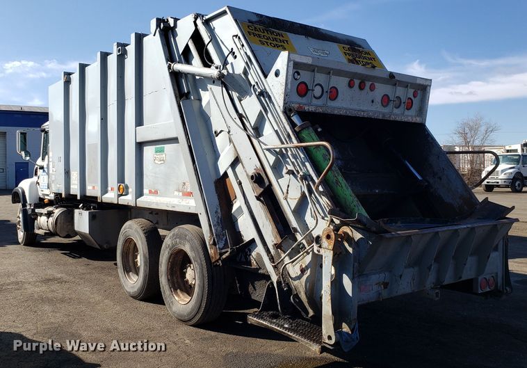 image for item GO9254 2004 Mack Granite refuse truck