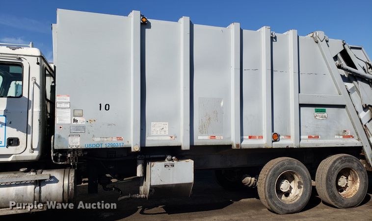 image for item GO9254 2004 Mack Granite refuse truck