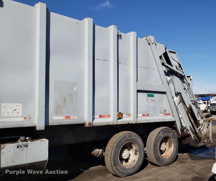 image for item GO9254 2004 Mack Granite refuse truck