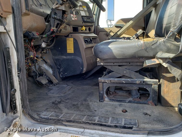 image for item GO9254 2004 Mack Granite refuse truck