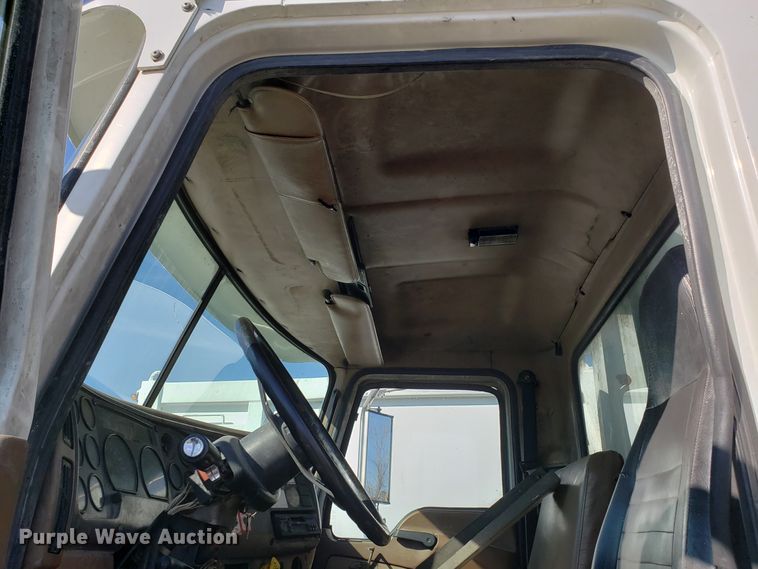 image for item GO9254 2004 Mack Granite refuse truck