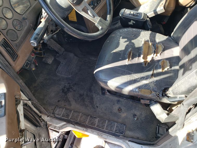 image for item GO9254 2004 Mack Granite refuse truck