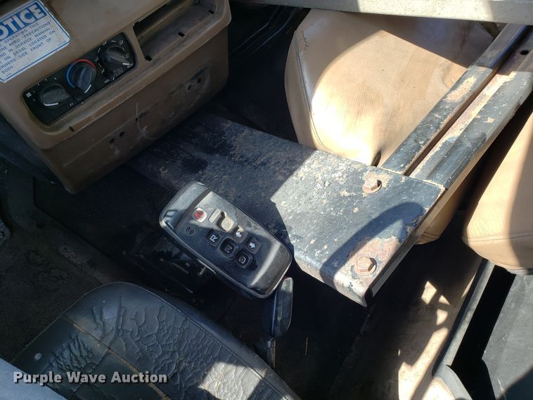 image for item GO9254 2004 Mack Granite refuse truck