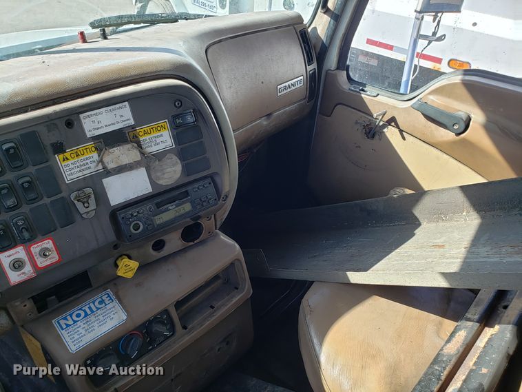 image for item GO9254 2004 Mack Granite refuse truck