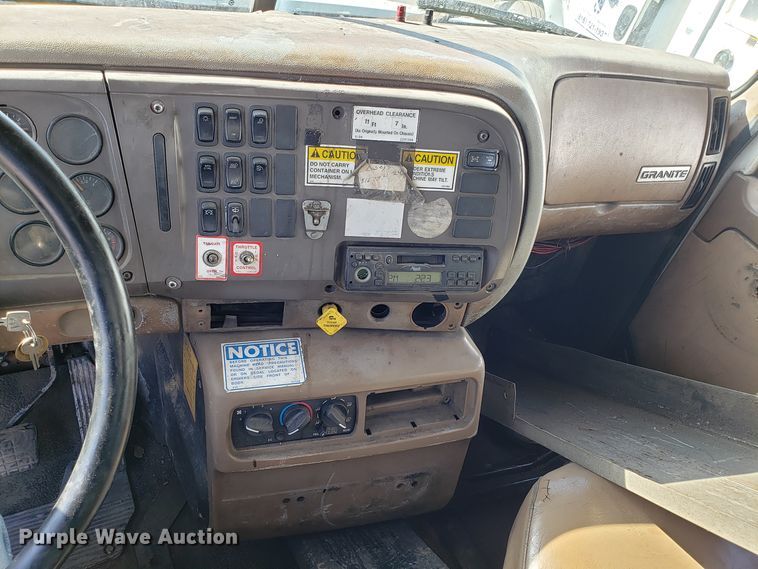 image for item GO9254 2004 Mack Granite refuse truck