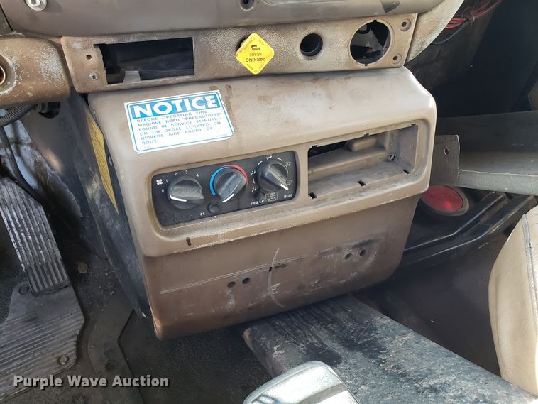 image for item GO9254 2004 Mack Granite refuse truck