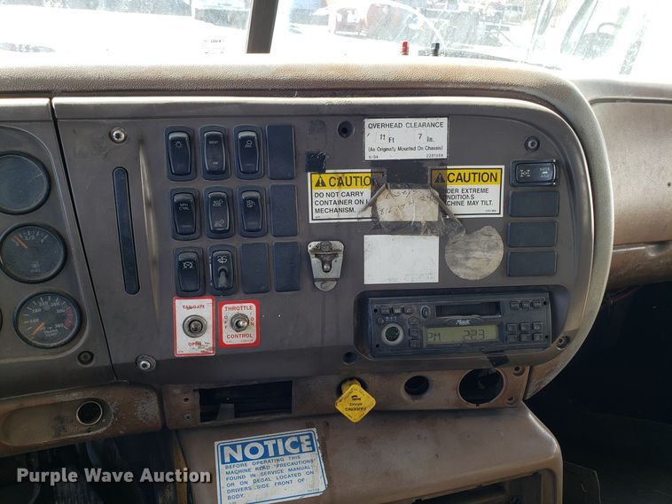 image for item GO9254 2004 Mack Granite refuse truck