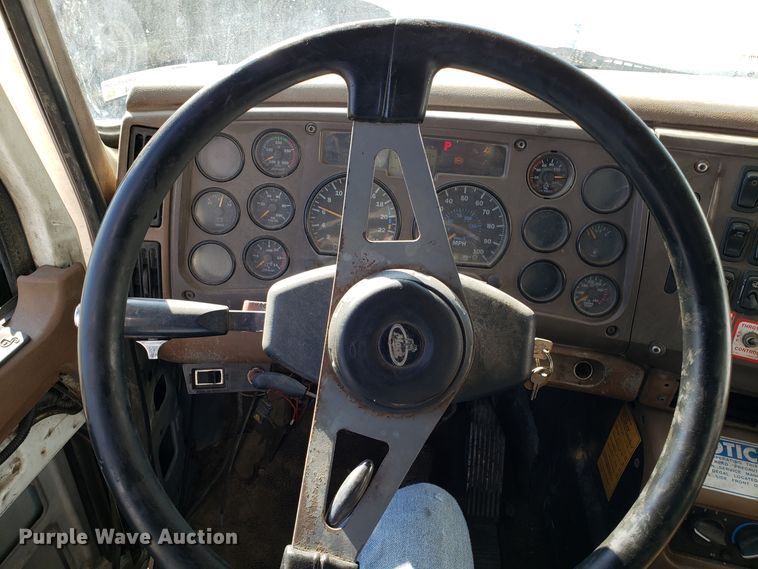 image for item GO9254 2004 Mack Granite refuse truck