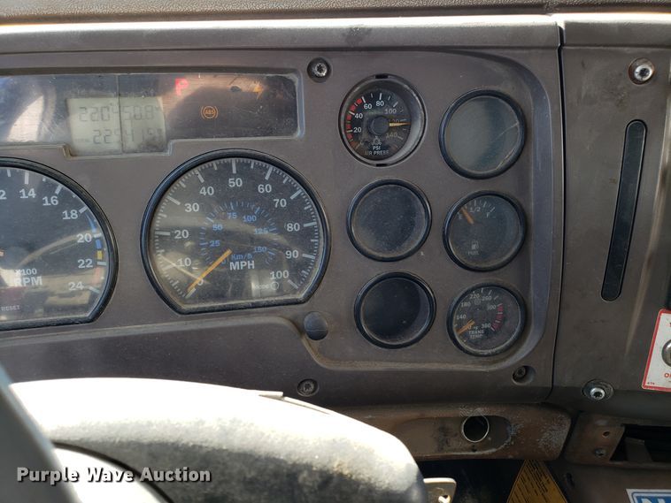 image for item GO9254 2004 Mack Granite refuse truck