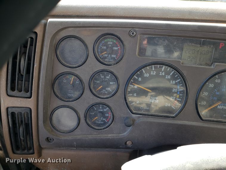 image for item GO9254 2004 Mack Granite refuse truck