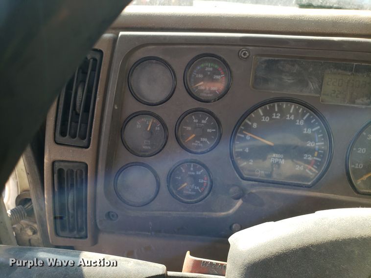 image for item GO9254 2004 Mack Granite refuse truck