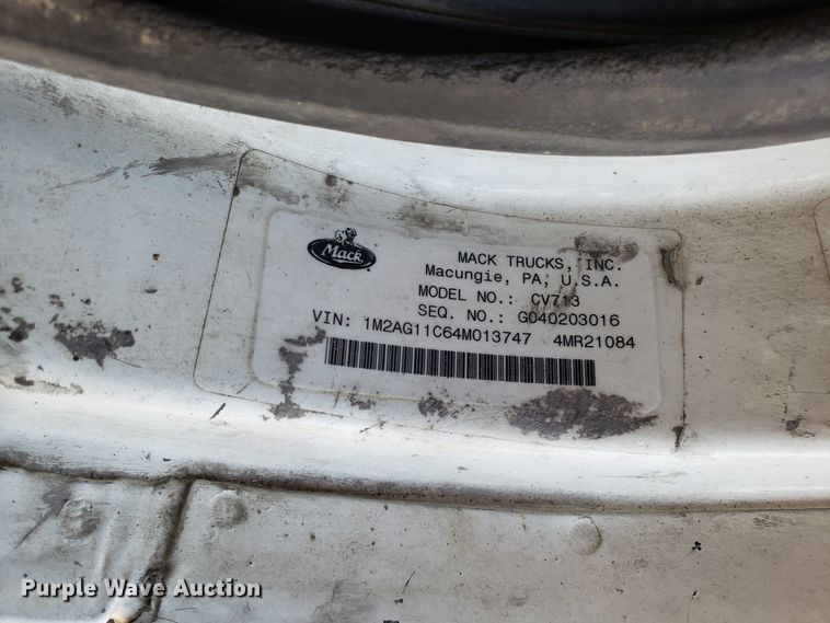 image for item GO9254 2004 Mack Granite refuse truck