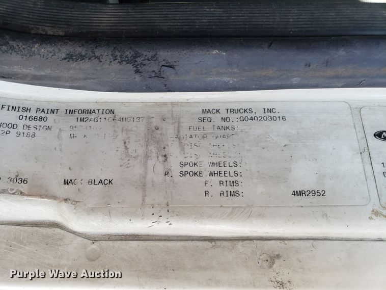 image for item GO9254 2004 Mack Granite refuse truck