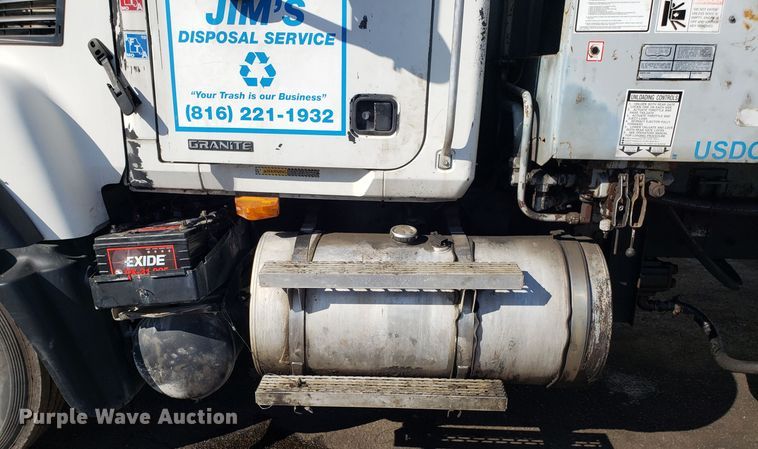 image for item GO9254 2004 Mack Granite refuse truck