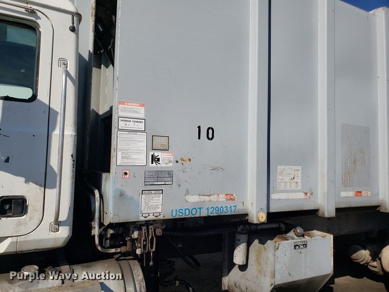 image for item GO9254 2004 Mack Granite refuse truck