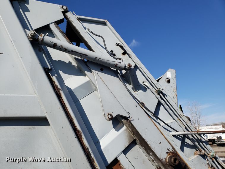 image for item GO9254 2004 Mack Granite refuse truck