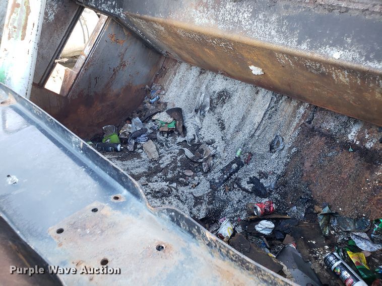 image for item GO9254 2004 Mack Granite refuse truck