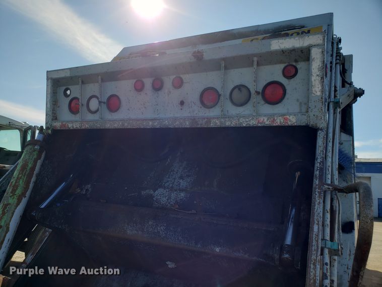 image for item GO9254 2004 Mack Granite refuse truck