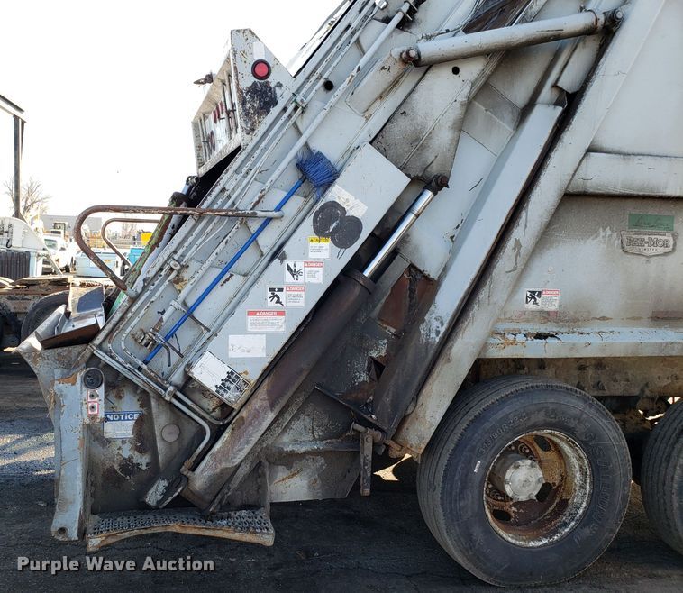 image for item GO9254 2004 Mack Granite refuse truck