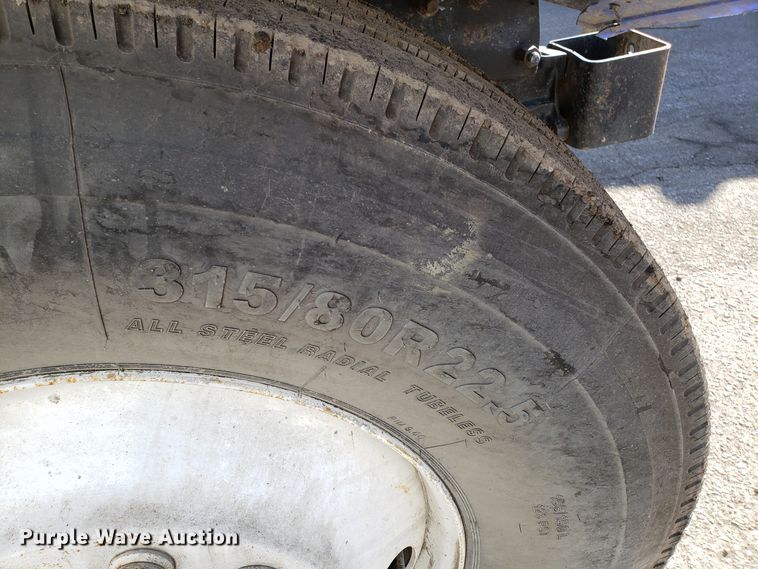 image for item GO9254 2004 Mack Granite refuse truck