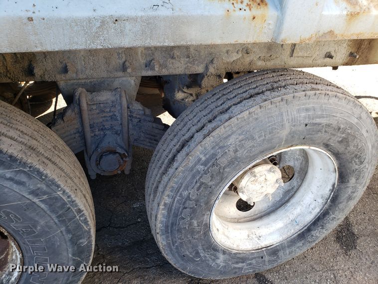 image for item GO9254 2004 Mack Granite refuse truck