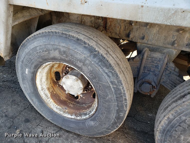 image for item GO9254 2004 Mack Granite refuse truck