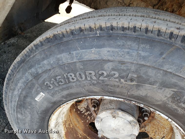 image for item GO9254 2004 Mack Granite refuse truck